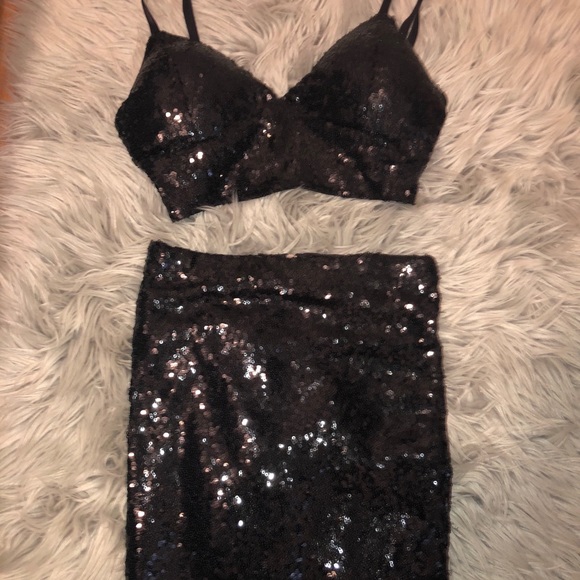 Dresses & Skirts - BLACK 2 PIECE SEQUENCE SET🖤
